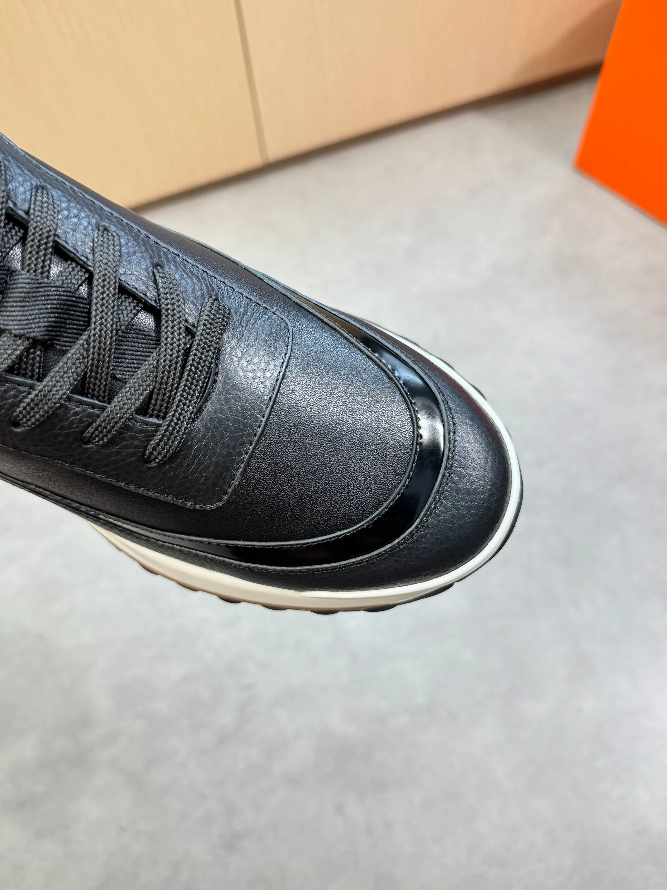 Men's shoes 💰800 [HERMES] Hermès - High-end quality original order·Casual sports shoes - Upper: 🔝 pebbled calfskin, Nappa calfskin, shoe body sewn with contrasting edge color, tongue, heel, brand logo webbing - Inner: water-dyed cowhide - Outsole: ultra-light T men's shoes 💰R·Rubber; two-color molded outsole -Ultra-high quality control·Fine workmanship: highlighted (high-end·nobility·grade) -Size: 39-44 (38, 45, can be customized)·H0118